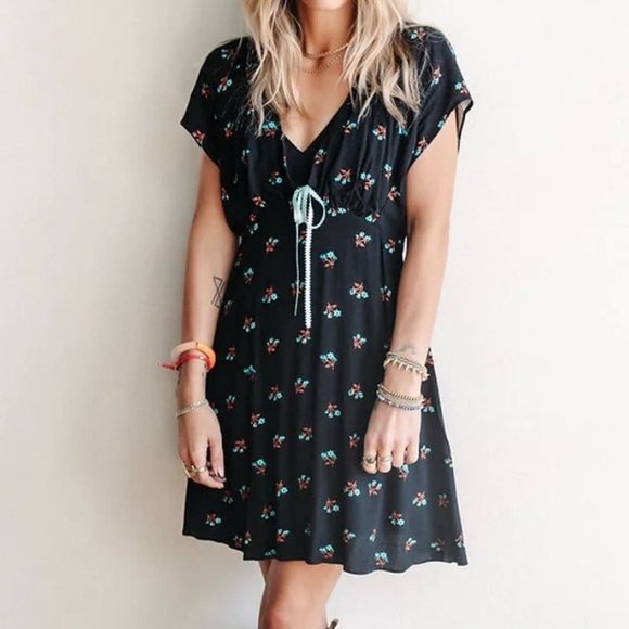 Free People Dresses & Skirts - NEW Size Large Free People Everyone's Favorite Floral Mini Dress Black Combo
